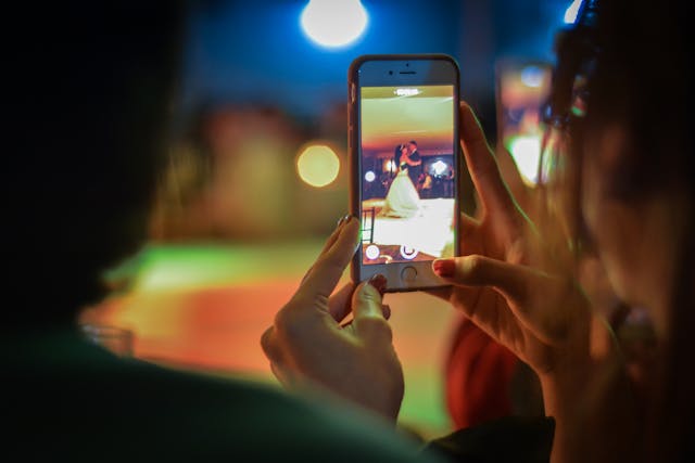Best Wedding Photo Upload Apps for Guests in 2025